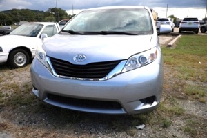 2011 Toyota Sienna LE AAS