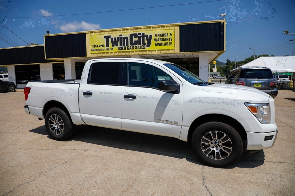 2022 Nissan Titan SV