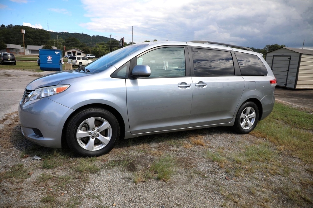 2011 Toyota Sienna LE AAS