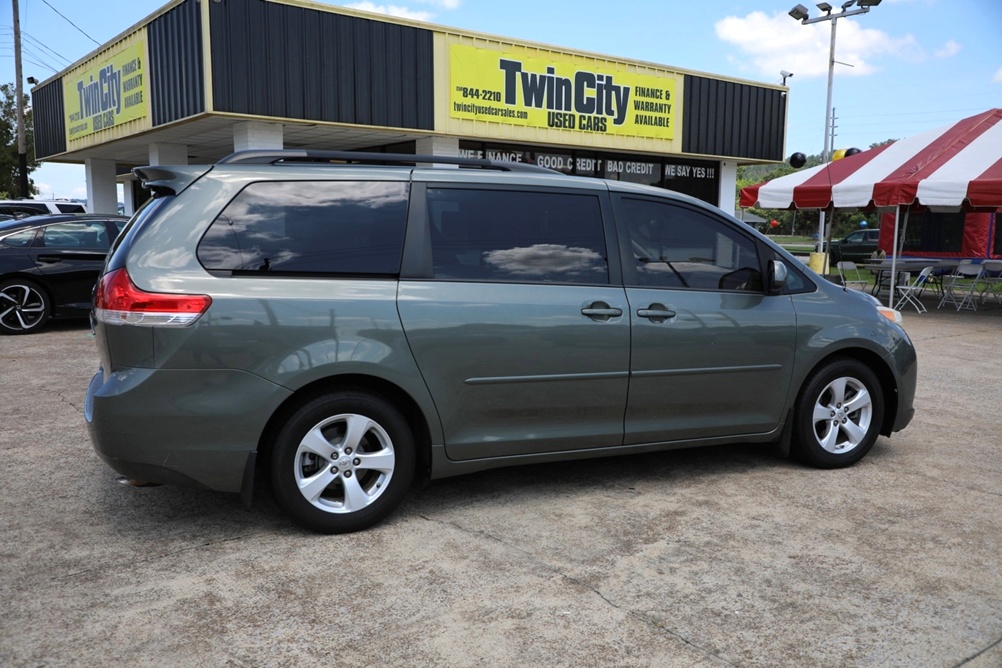 2011 Toyota Sienna LE